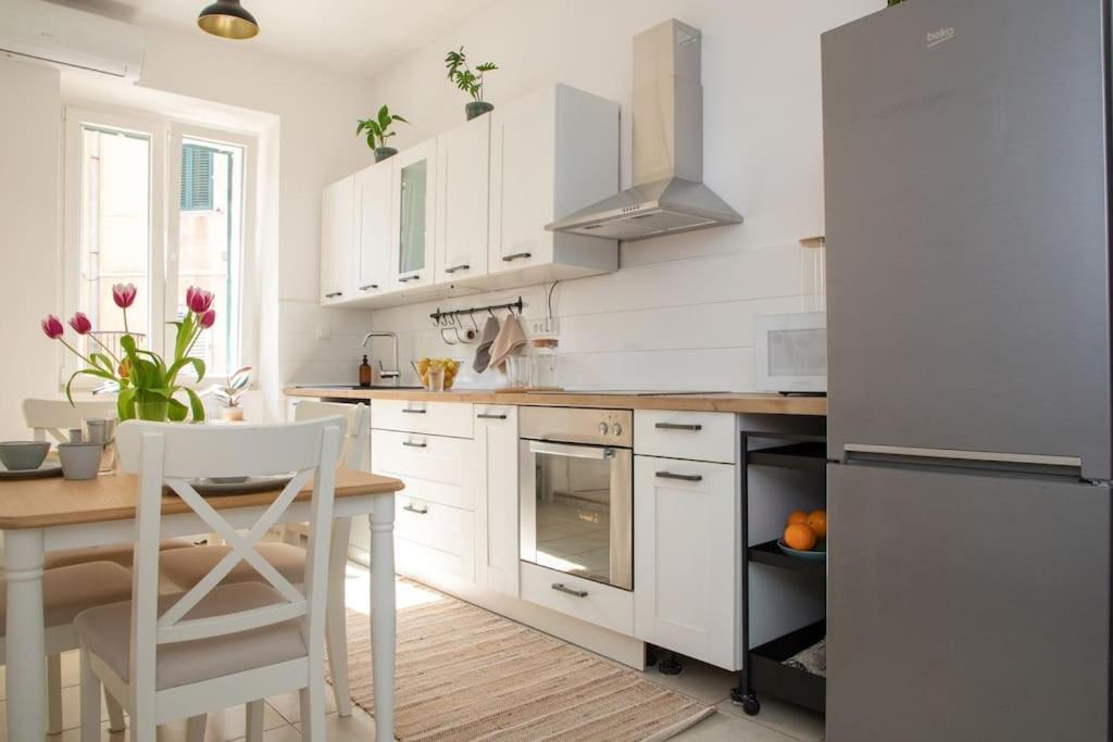 Brand New City Center Apartment Nostalgija Split Eksteriør bilde